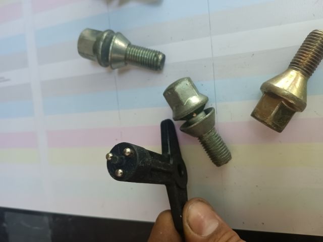 Tuerca 🔩 de rueda de coche 