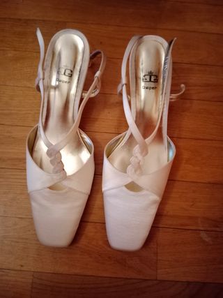 Zapato fiesta blanco roto