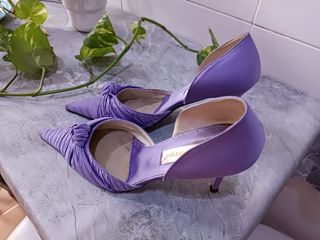 Zapatos y bolso de fiesta.