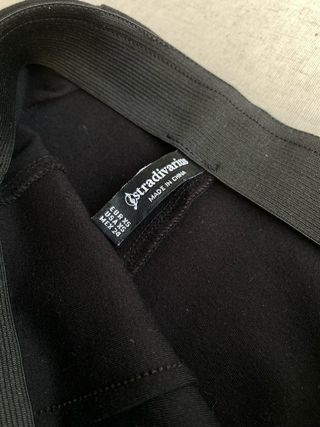 Falda negra stradivarius