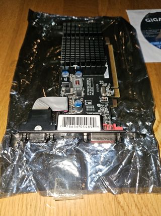 Gygabyte chip Nvidia Ge Force 210 1GB
