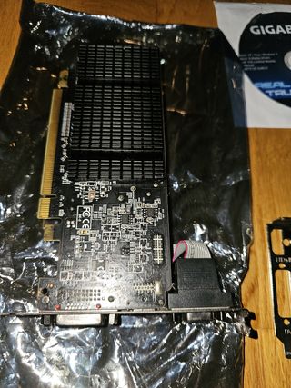 Gygabyte chip Nvidia Ge Force 210 1GB