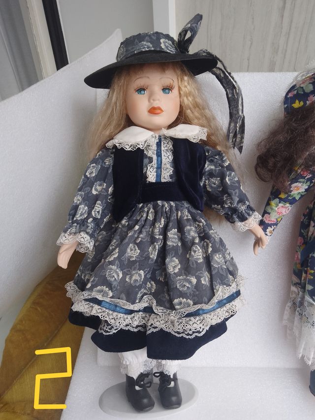 19 MUÑECAS DE COLECCION