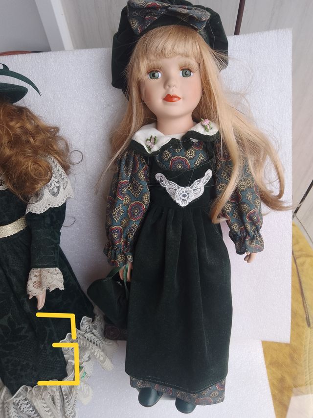 19 MUÑECAS DE COLECCION