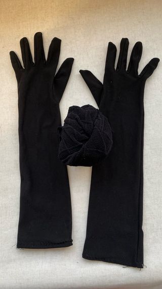 Medias de rejilla y guantes negros calzedonia