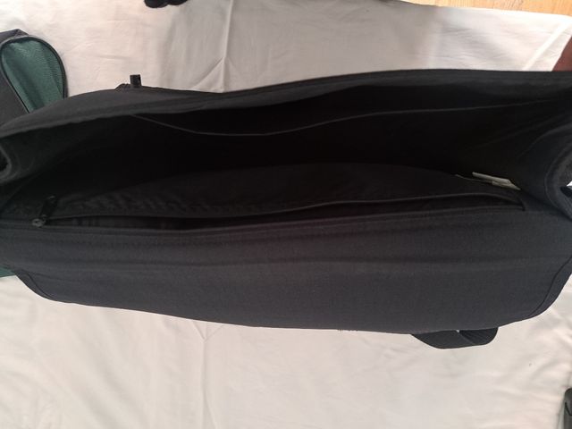 Mochila bandolera negra