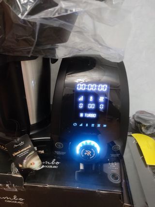 Robot de cocina Mambo Cecotec con báscula 