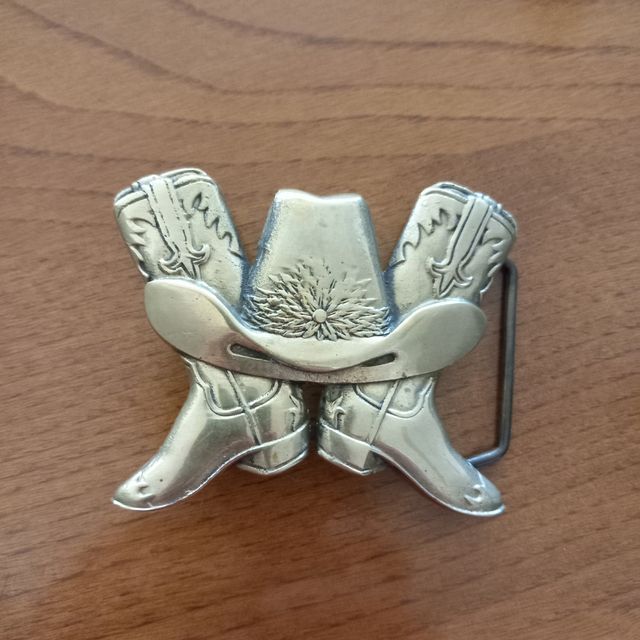 Fibbia per cintura in ottone.