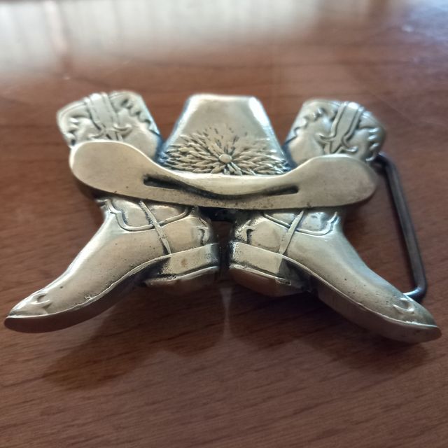 Fibbia per cintura in ottone.