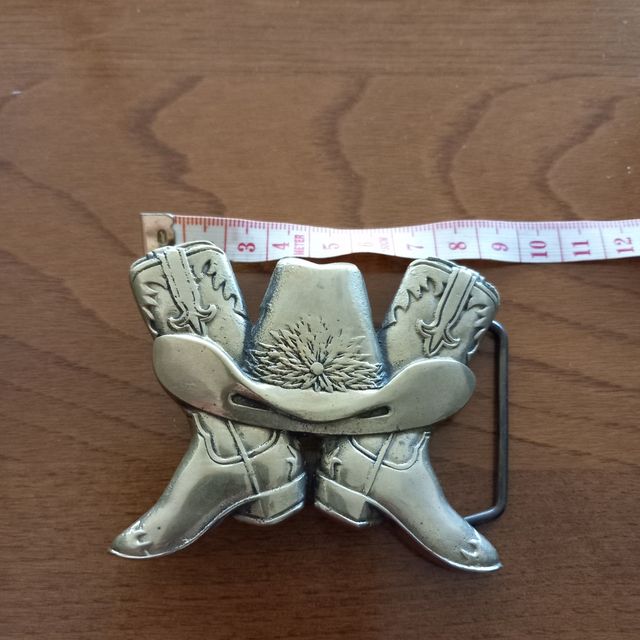 Fibbia per cintura in ottone.