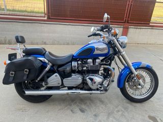 MOTO TRIUMPH BONNEVILLE AMERICA