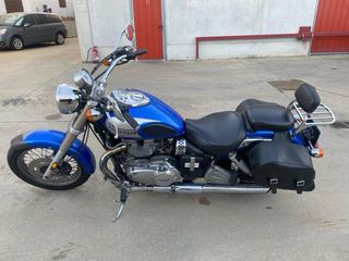 MOTO TRIUMPH BONNEVILLE AMERICA