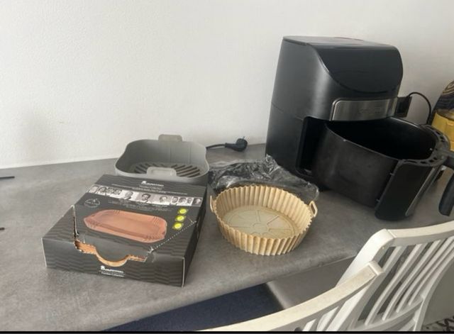 Freidora ee aire Gourmua 6,7 litros complementos