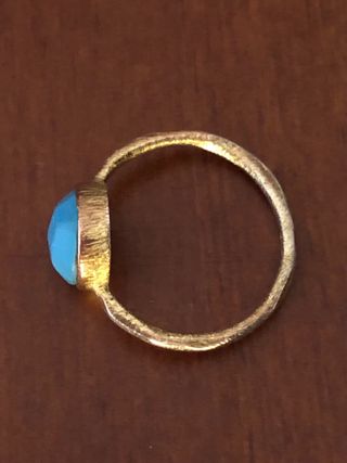 Anillo de plata 925 bañado en oro con piedra