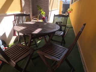 Mesa jardín y 4 sillas de madera