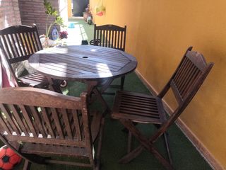 Mesa jardín y 4 sillas de madera