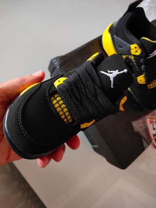 Nike Jordan 4 Thunder