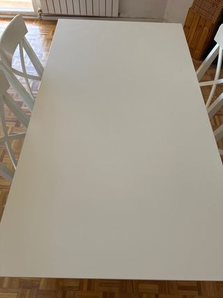 Mesa y sillas IKEA 