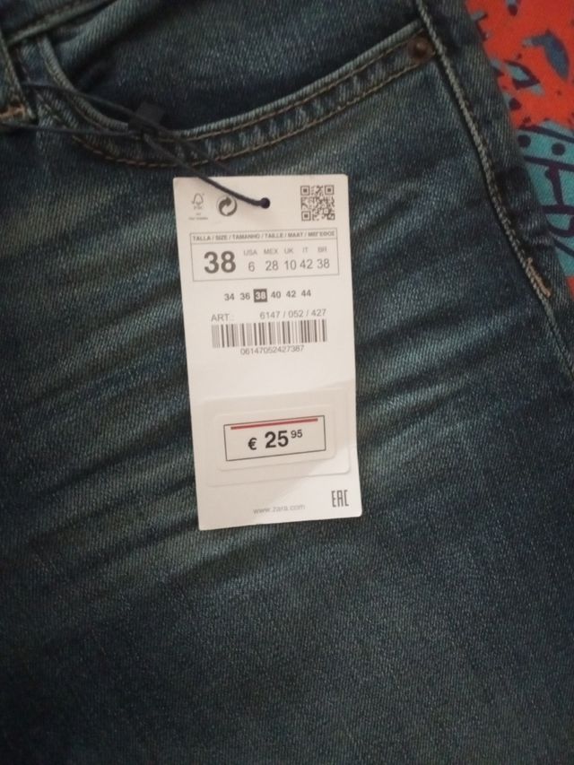 Vaquero ZARA con etiquetas
