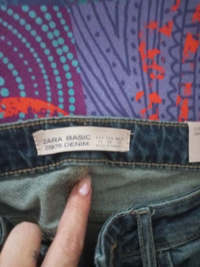 Vaquero ZARA con etiquetas