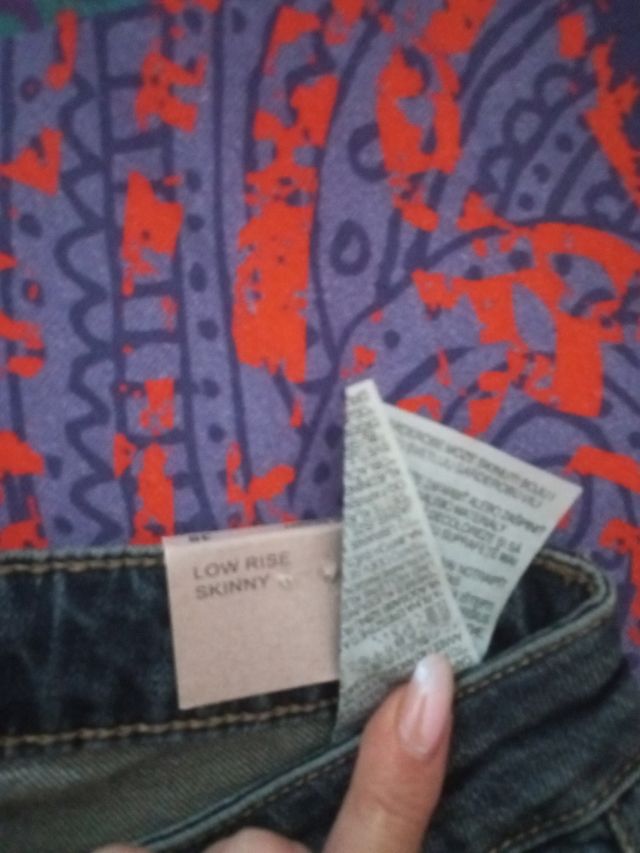 Vaquero ZARA con etiquetas