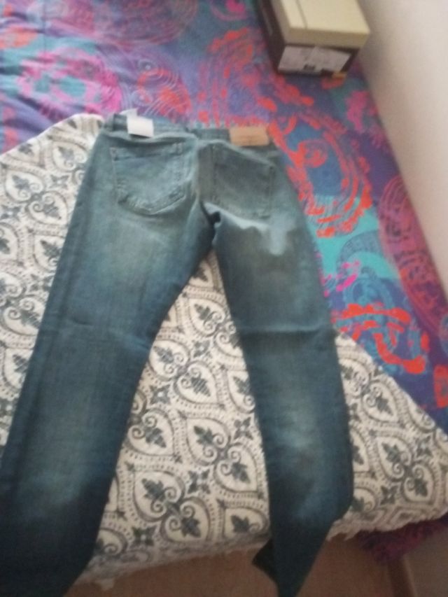 Vaquero ZARA con etiquetas