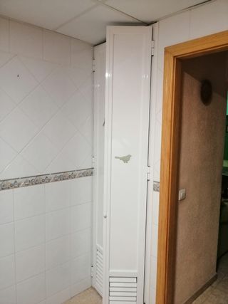 Oferta por 2 días. Puerta de aluminio blanca