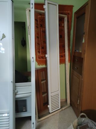 Oferta por 2 días. Puerta de aluminio blanca