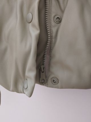 STRADIVARIUS M plumas verde plumífero