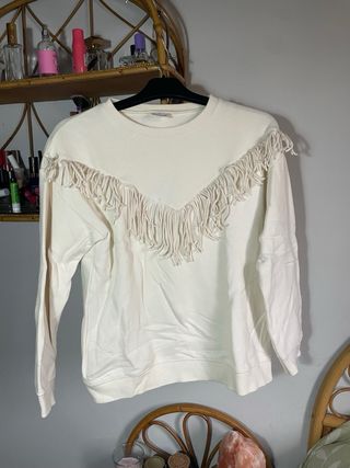 Sudadera blanca con flecos