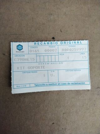 259997 - Kit soporte baúl Piaggio Free