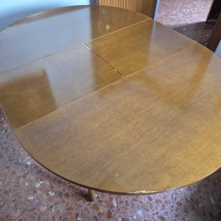 Mesa redonda salón con cristal .Bajada de precio