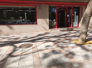Oficina - Local en venta Alado de colegio academia