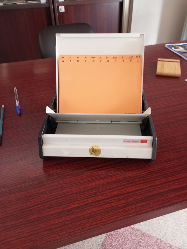 Schedario vintage da tavolo