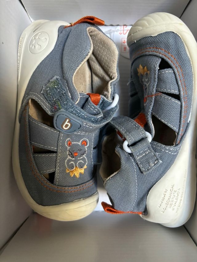 Sandalias Biomecanics talla 23 impecables lavables