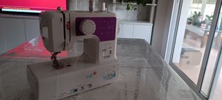Mini máquina de coser portátil