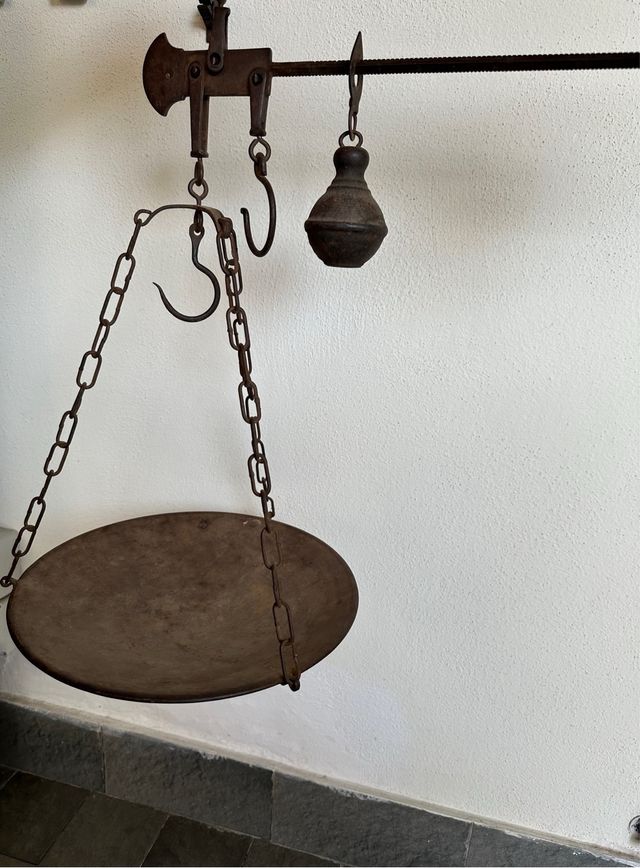 Antica bilancia stadera in ferro