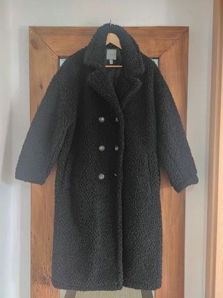 Abrigo negro borreguito Urbancode 70% DESCUENTO