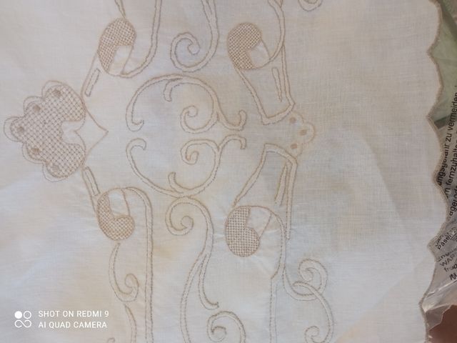 Tovaglia rettangolare ricamata a mano