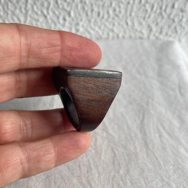 anillo maxi. de madera y concha