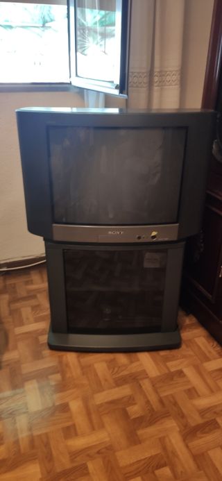 TELEVISOR CON MUEBLE. MARCA SONY.