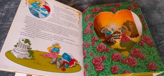 Pitufina y la Bestia libro Pop-Up. ISBN 9788408155