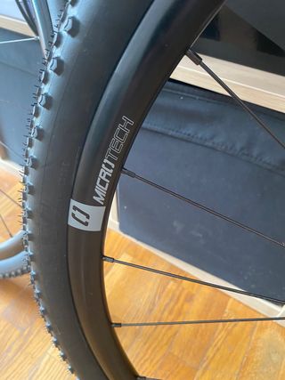 Llantas Microtech MX 25 con cubiertas continental