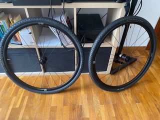 Llantas Microtech MX 25 con cubiertas continental