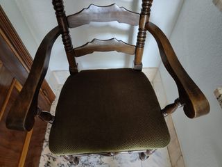 Liquidación regalo: 4 sillas de madera