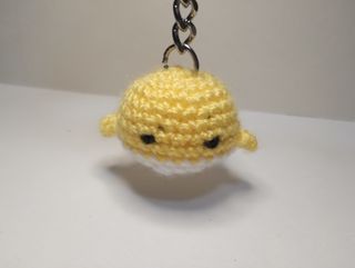 pupazzo balena gialla portachiavi amigurumi