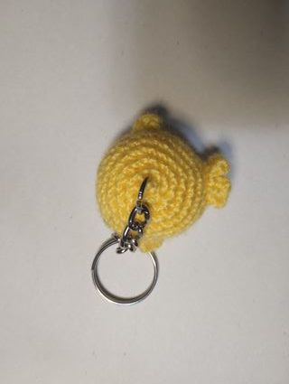 pupazzo balena gialla portachiavi amigurumi