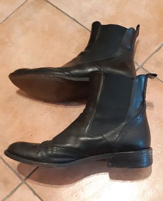 Stivaletti neri in pelle n.36 (prezzo trattabile)