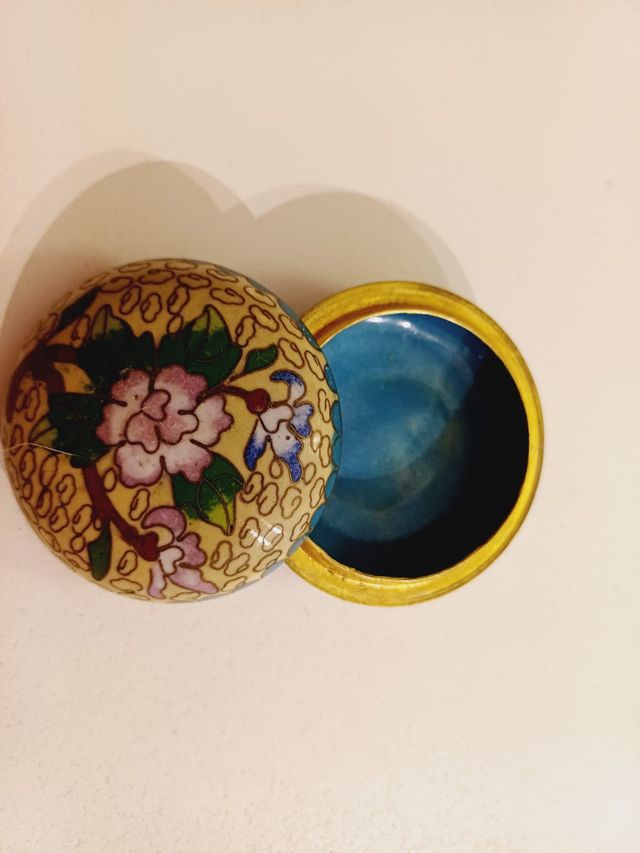 Cajita pastillero de latón cloisonné