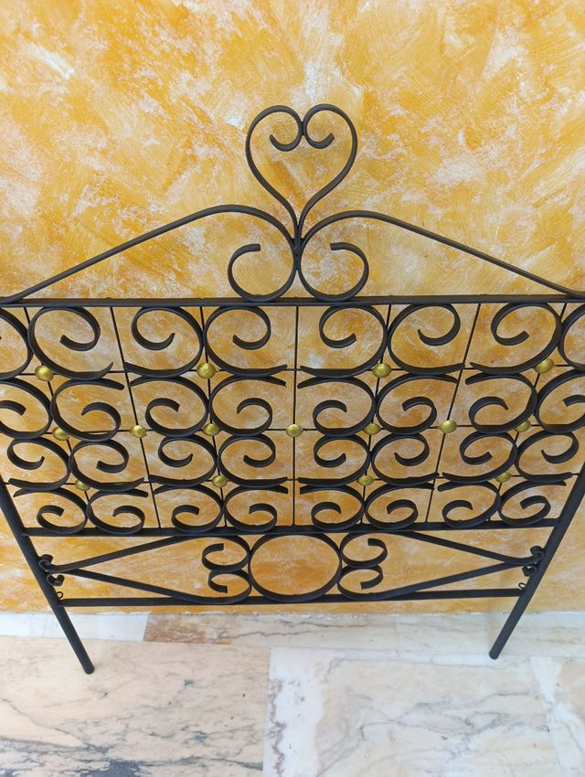 Testiera antica in ferro